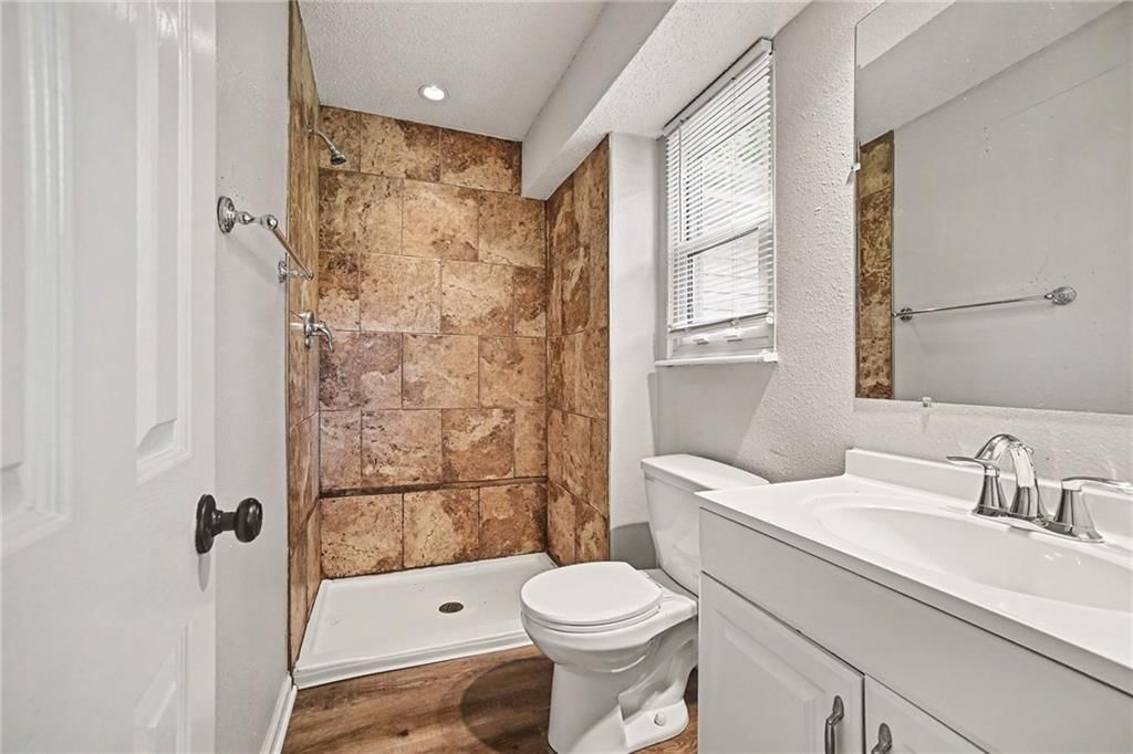 Photo 19 of 21 - 9038 Manning Avenue, Kansas City, MO 64138