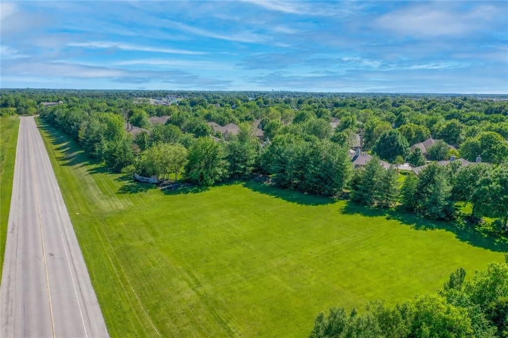 SW Raintree Drive, Lee's Summit, MO