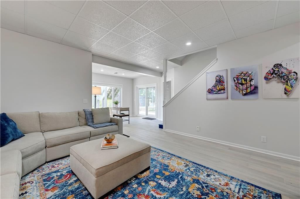 5218 W 121st Street, Overland Park, KS: listing photo 3