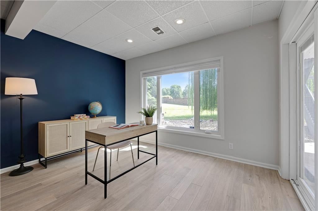 Photo 7 of 41 - 5218 W 121st Street, Overland Park, KS 66209