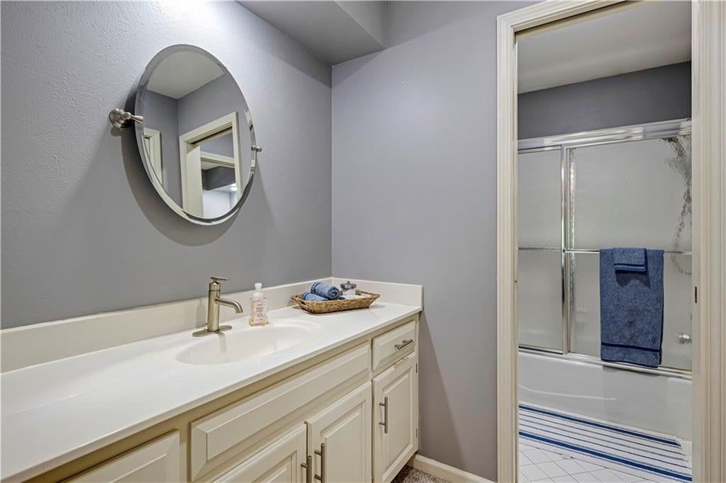 Photo 15 of 41 - 5218 W 121st Street, Overland Park, KS 66209