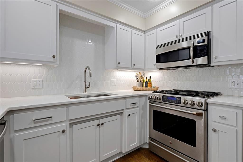 Photo 28 of 41 - 5218 W 121st Street, Overland Park, KS 66209