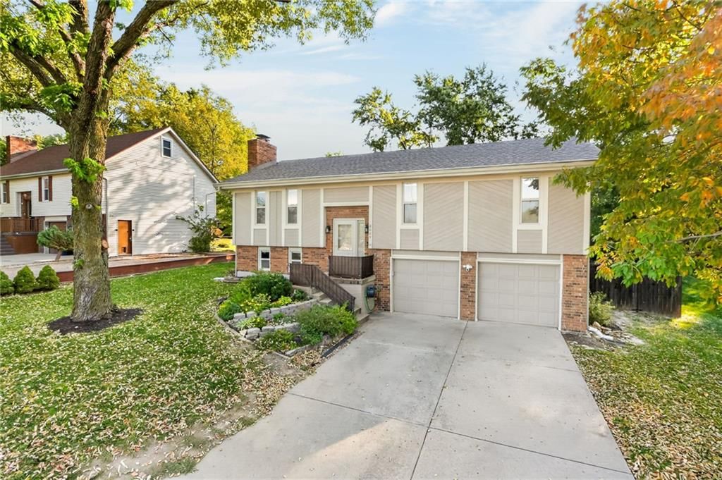 8005 N Congress Avenue, Kansas City, MO: listing photo 2