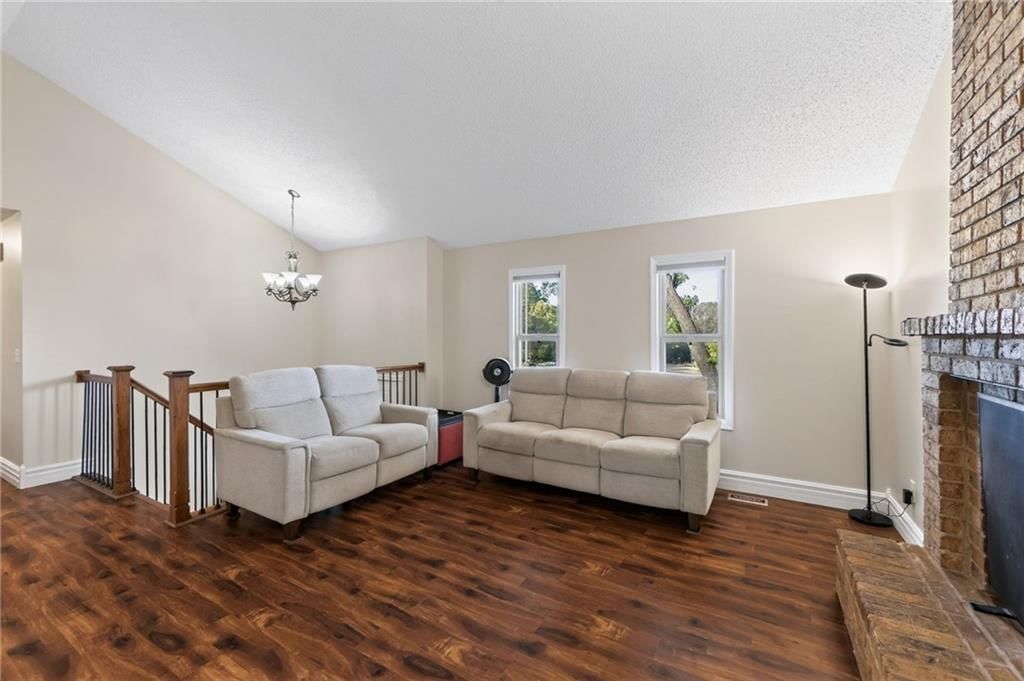 Photo 6 of 27 - 8005 N Congress Avenue, Kansas City, MO 64152