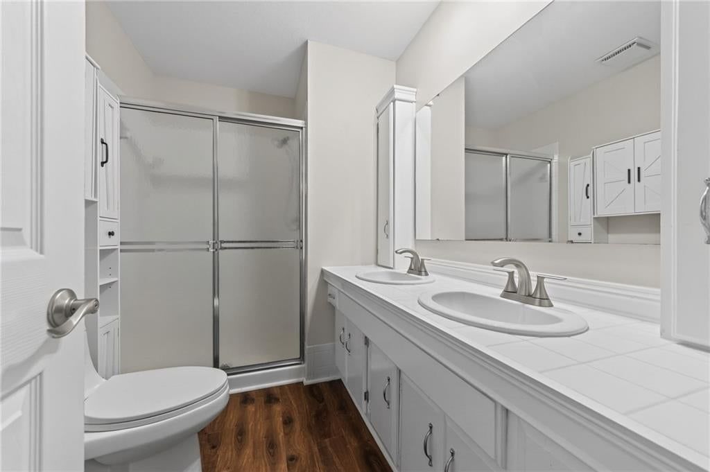 Photo 12 of 27 - 8005 N Congress Avenue, Kansas City, MO 64152