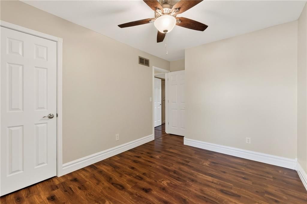 Photo 14 of 27 - 8005 N Congress Avenue, Kansas City, MO 64152
