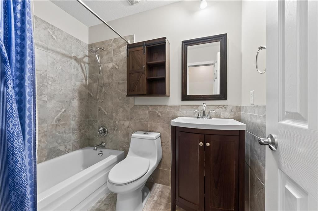 Photo 17 of 27 - 8005 N Congress Avenue, Kansas City, MO 64152
