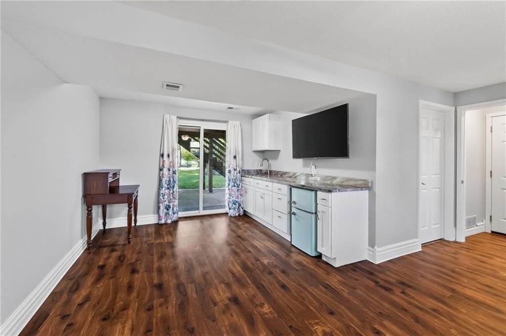 Photo 20 of 27 - 8005 N Congress Avenue, Kansas City, MO 64152