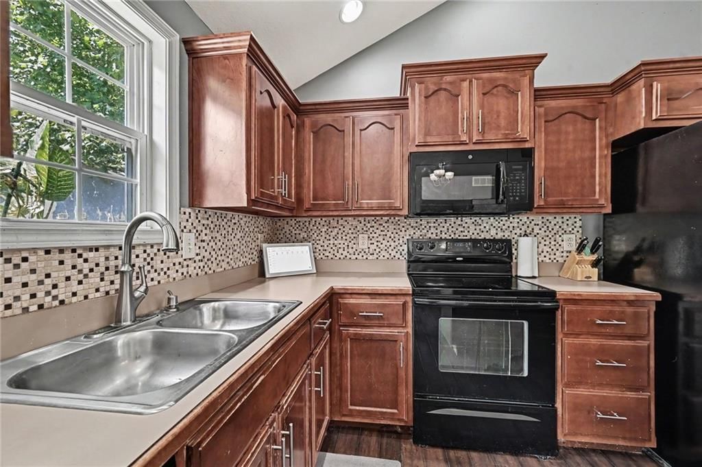 2402 Shirley Drive — photo 4
