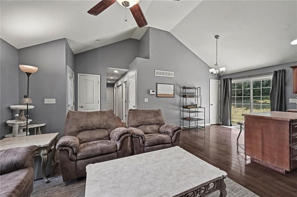 2402 Shirley Drive — photo 6