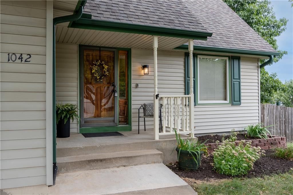 1042 E Millview Circle — photo 2