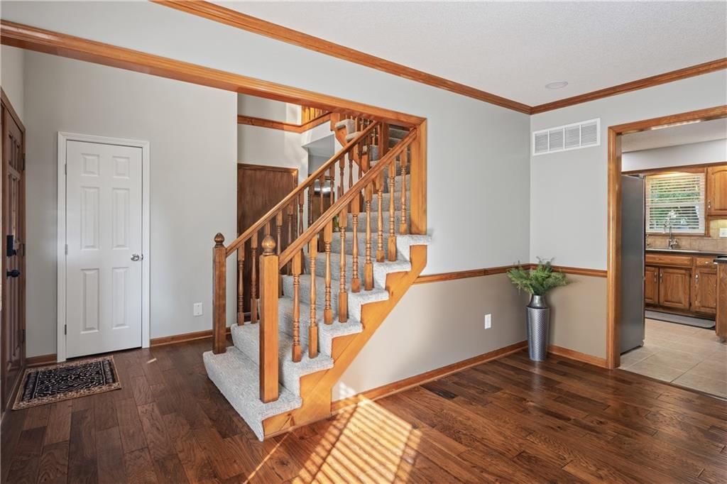 1042 E Millview Circle — photo 4