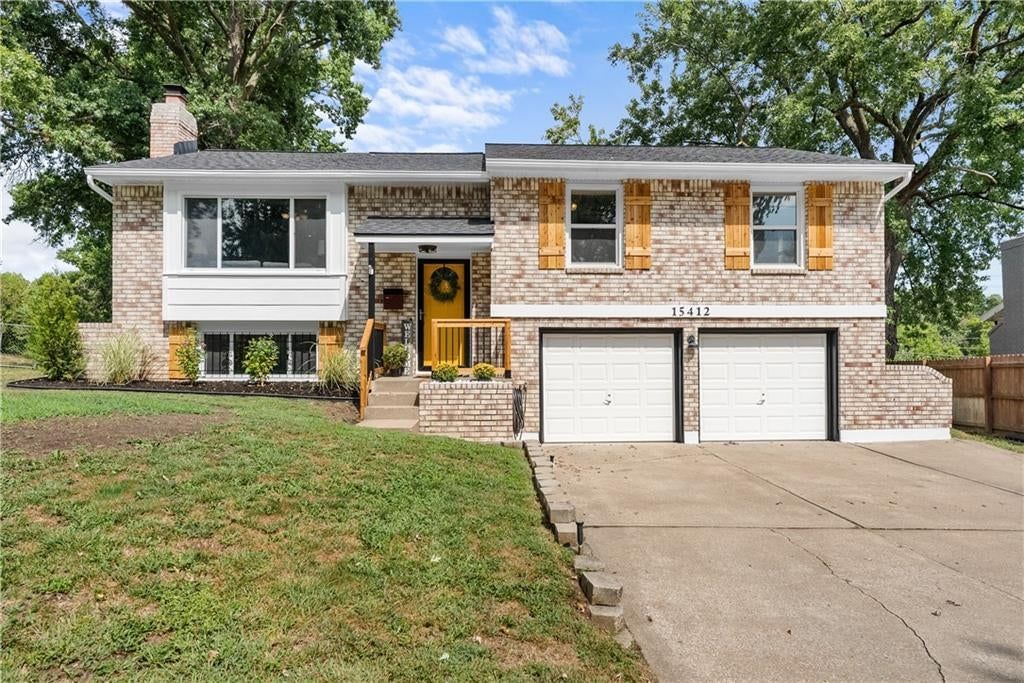 15412 E 42nd Place, Independence, MO: listing photo 3