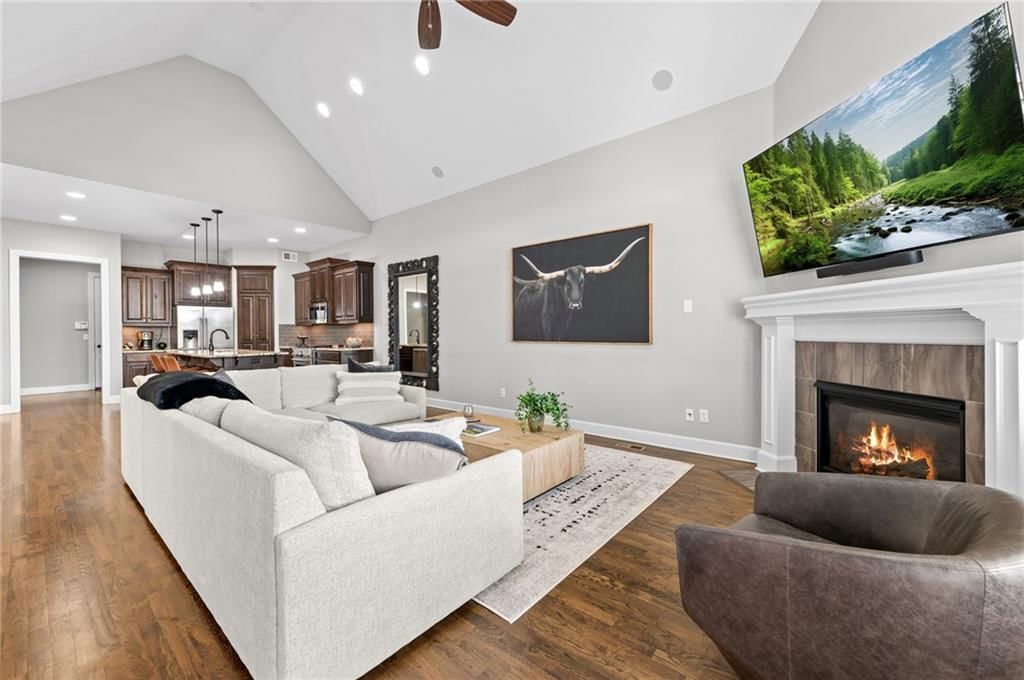 Photo 21 of 37 - 6140 Lime Stone Court, Parkville, MO 64152