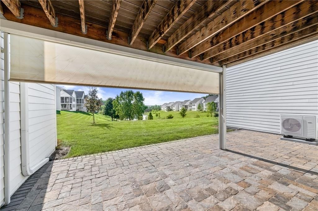 Photo 13 of 37 - 6140 Lime Stone Court, Parkville, MO 64152