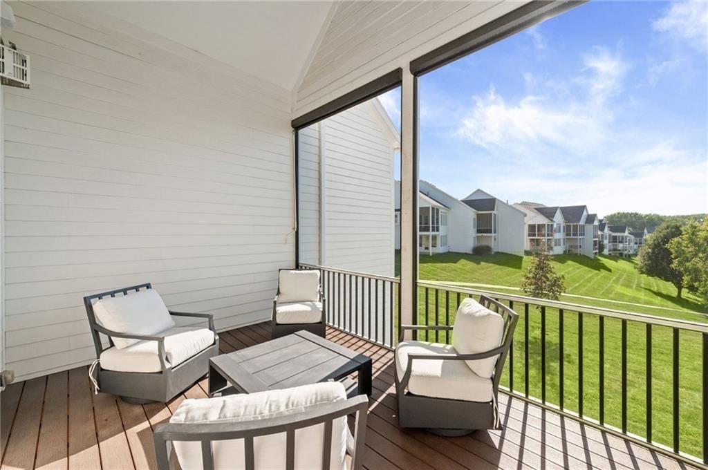 Photo 10 of 37 - 6140 Lime Stone Court, Parkville, MO 64152