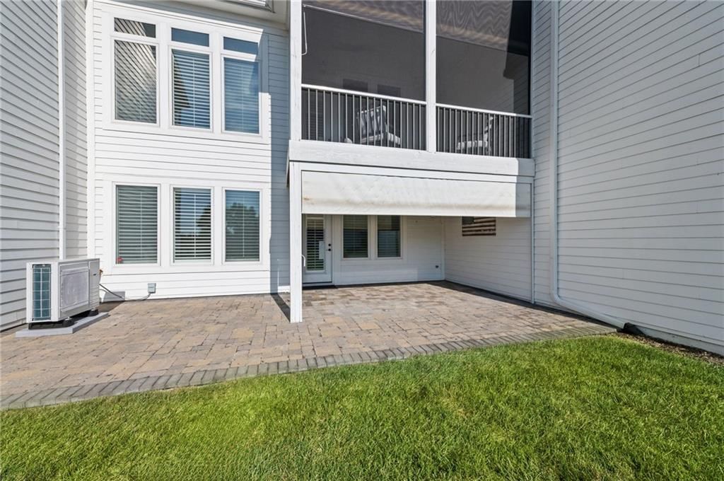 Photo 14 of 37 - 6140 Lime Stone Court, Parkville, MO 64152
