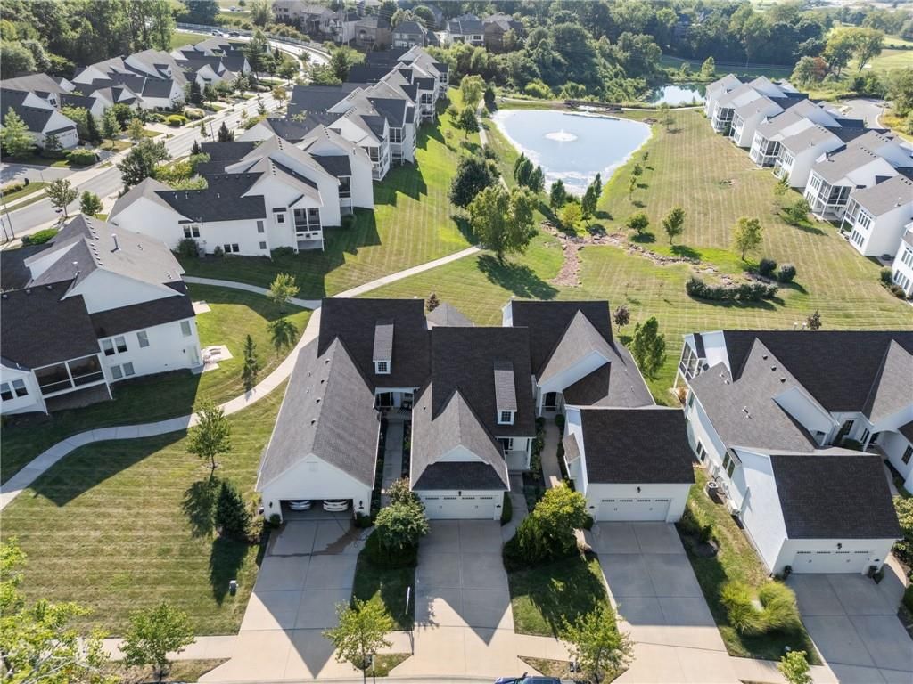 6140 Lime Stone Court, Parkville, MO