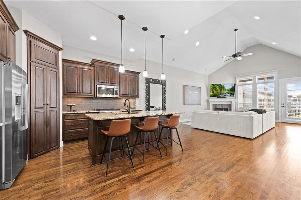 Photo 17 of 37 - 6140 Lime Stone Court, Parkville, MO 64152