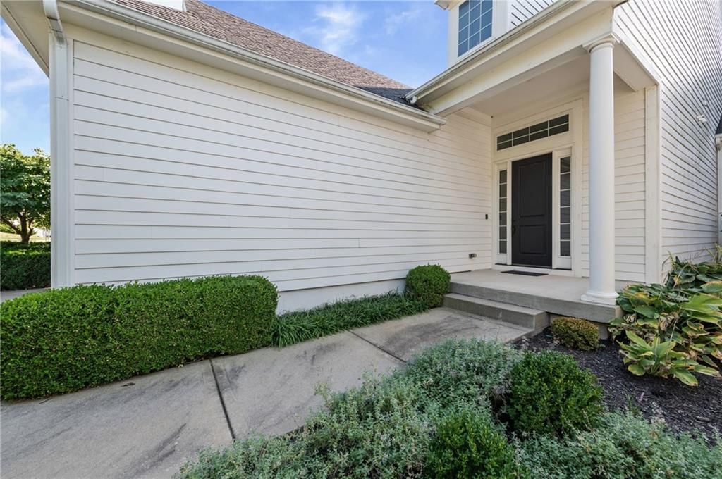 6140 Lime Stone Court, Parkville, MO: listing photo 3