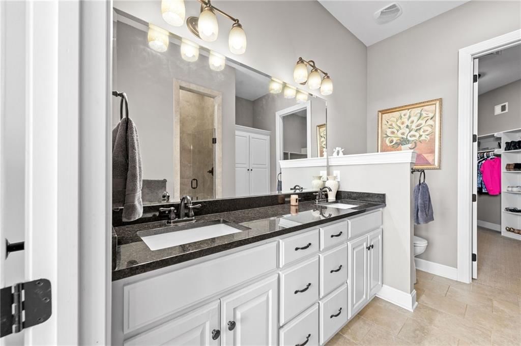 Photo 26 of 37 - 6140 Lime Stone Court, Parkville, MO 64152