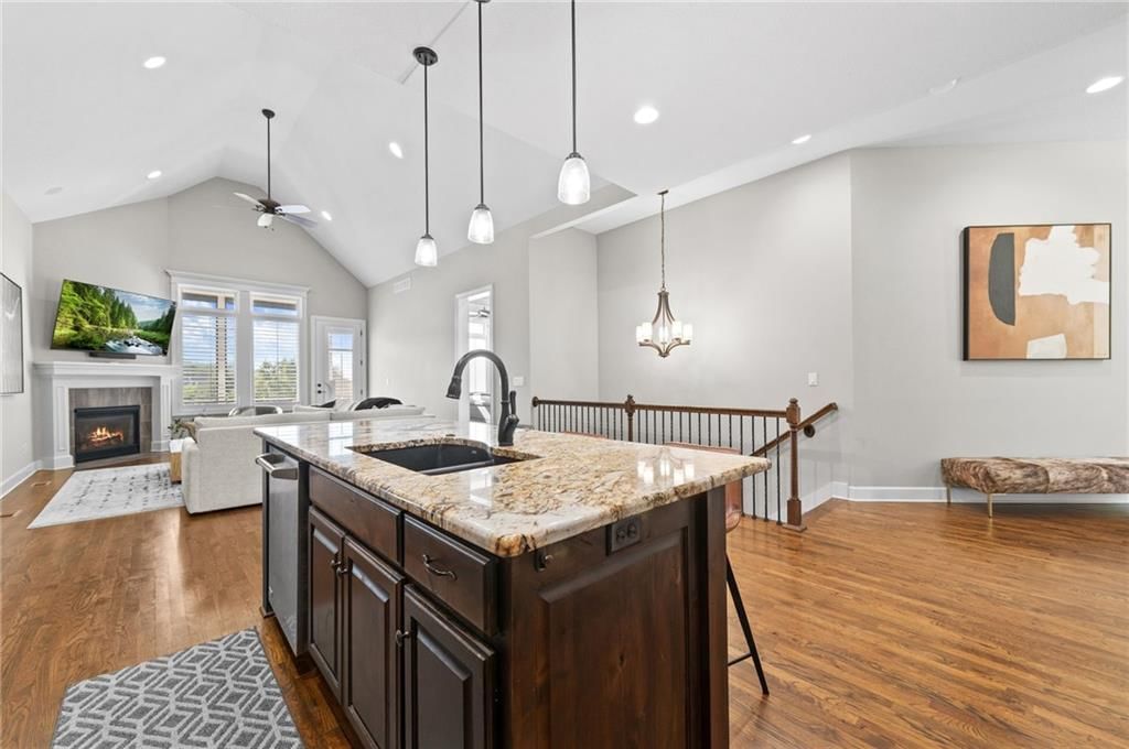 Photo 18 of 37 - 6140 Lime Stone Court, Parkville, MO 64152