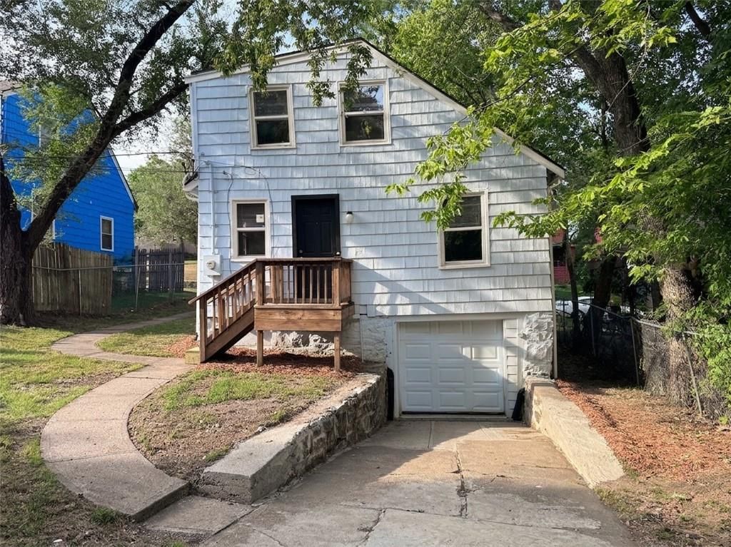 3847 E 60th Terrace, Kansas City, MO: listing photo 2
