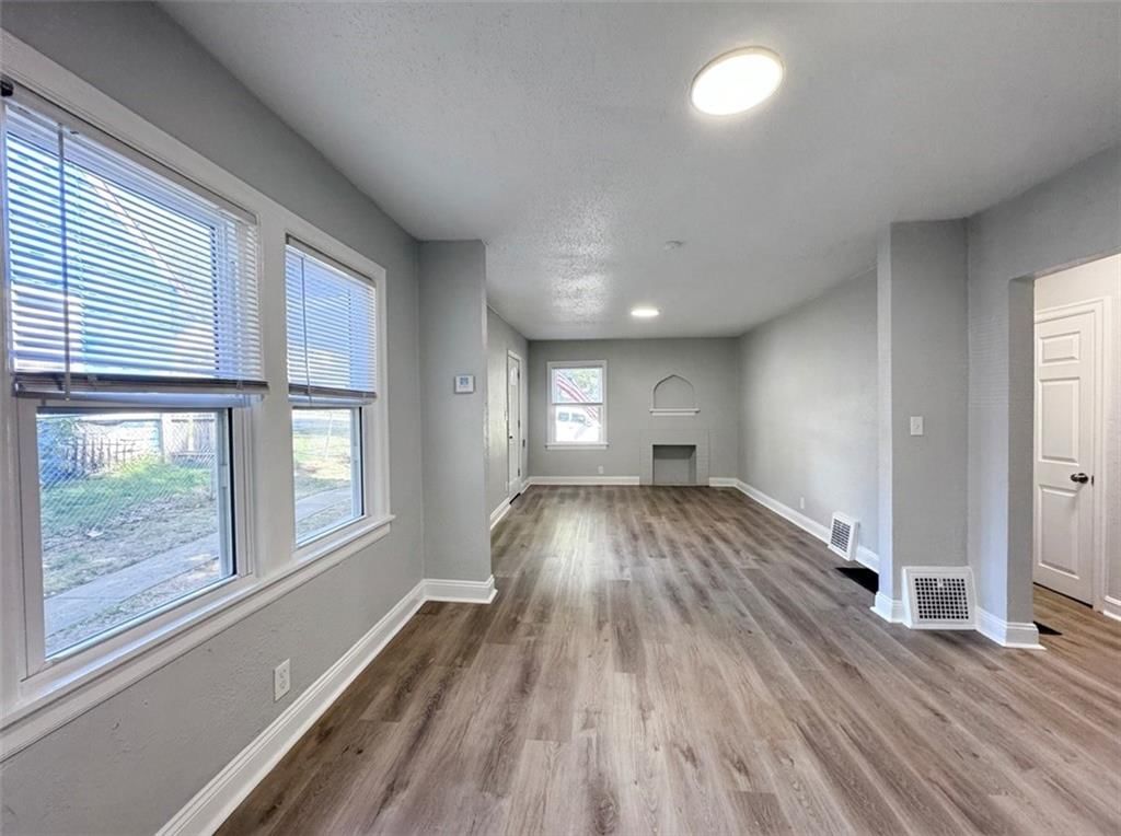 3847 E 60th Terrace, Kansas City, MO: listing photo 3