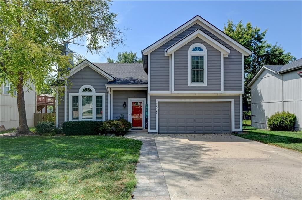 17575 W 111th Court, Olathe, KS