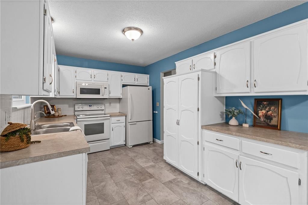 Photo 10 of 30 - 10517 N McGee Street, Kansas City, MO 64155