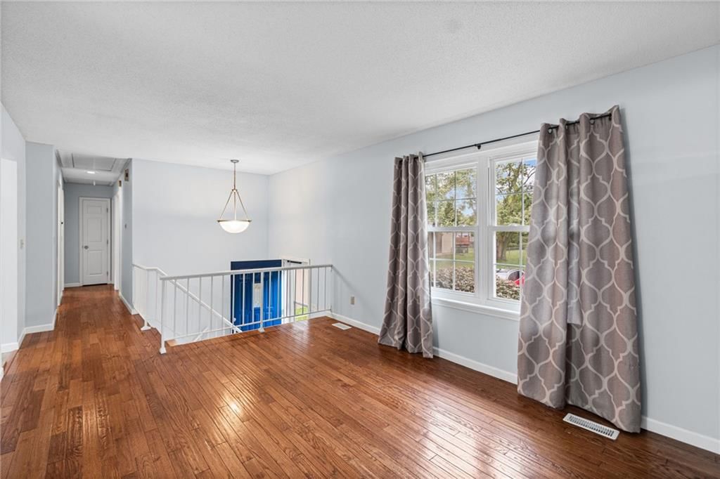 Photo 7 of 30 - 10517 N McGee Street, Kansas City, MO 64155