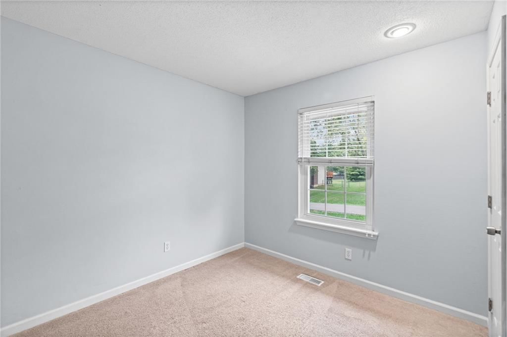 Photo 15 of 30 - 10517 N McGee Street, Kansas City, MO 64155