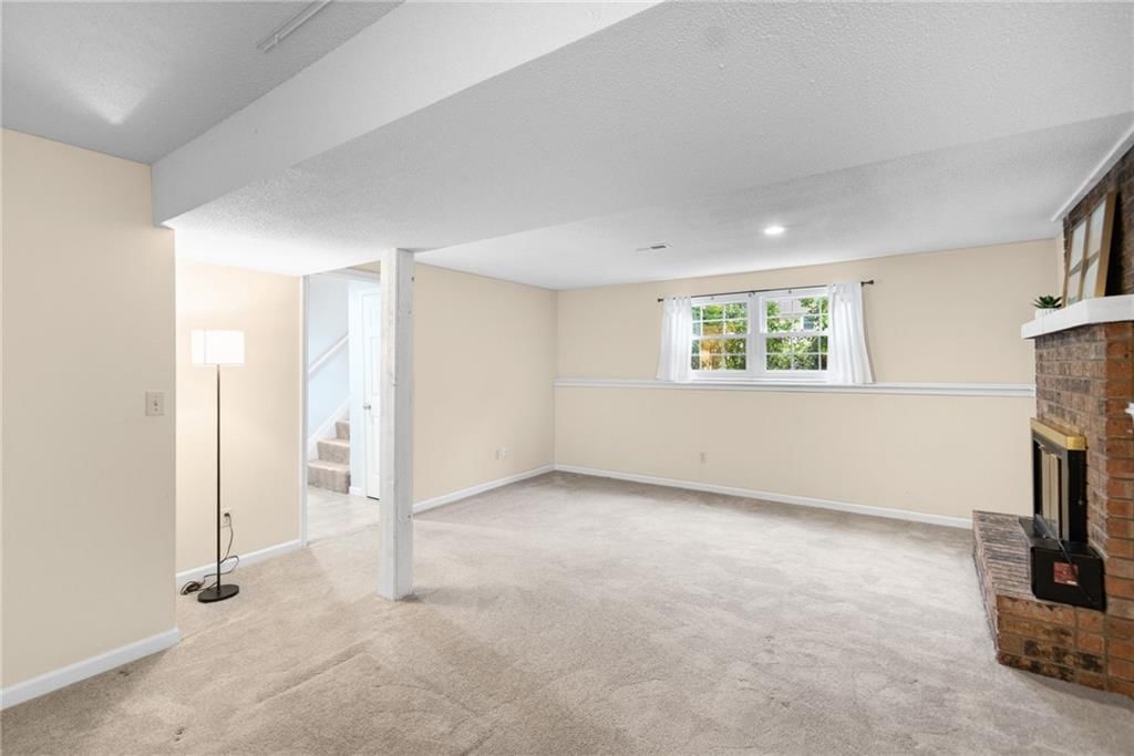 Photo 23 of 30 - 10517 N McGee Street, Kansas City, MO 64155