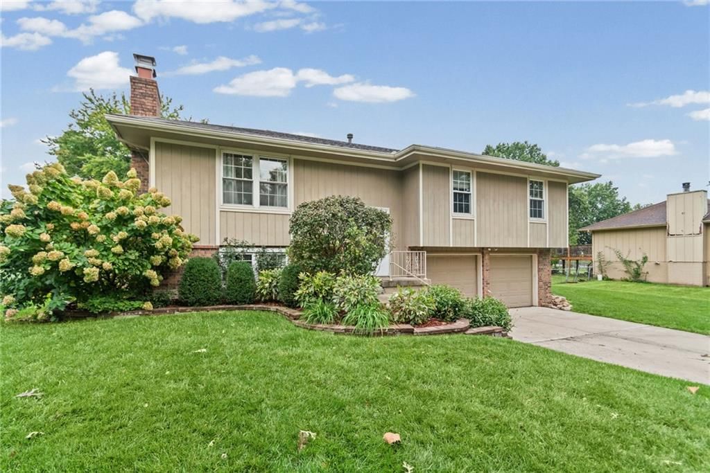 10517 N McGee Street, Kansas City, MO: listing photo 3