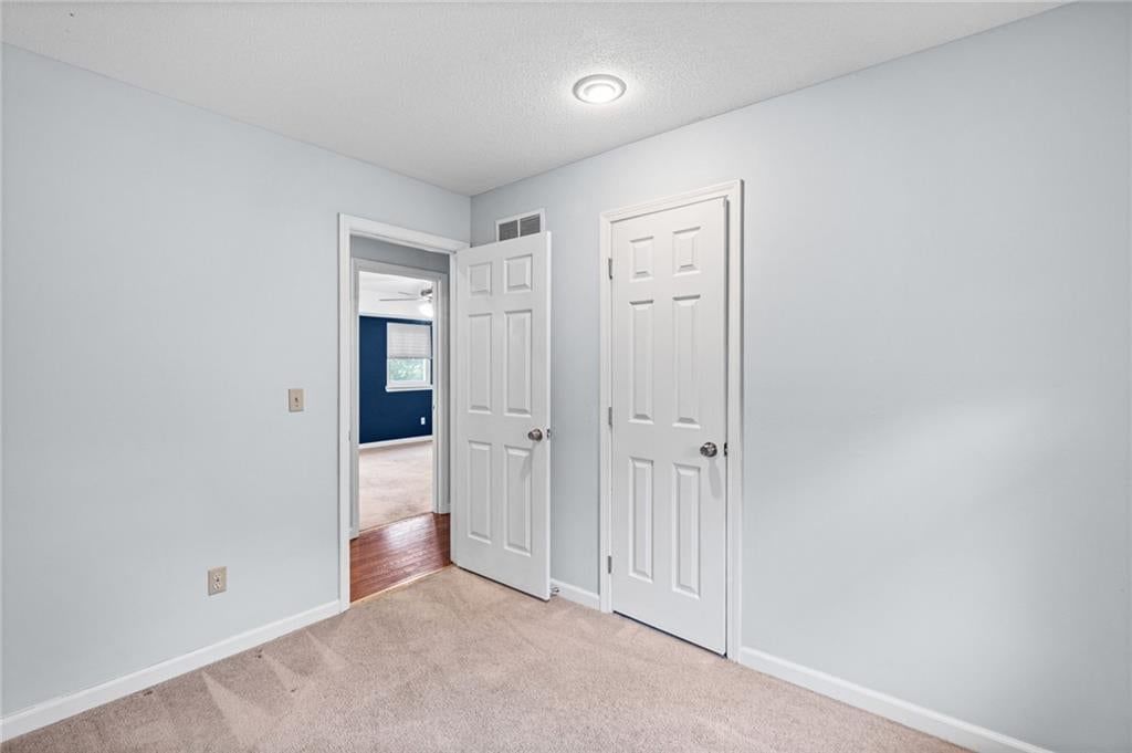 Carpet at 10517 N McGee Street, Kansas City, MO 64155