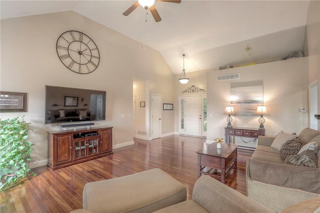 Photo 5 of 38 - 7919 NE 109th Court, Kansas City, MO 64157