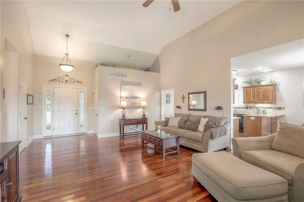 Photo 6 of 38 - 7919 NE 109th Court, Kansas City, MO 64157