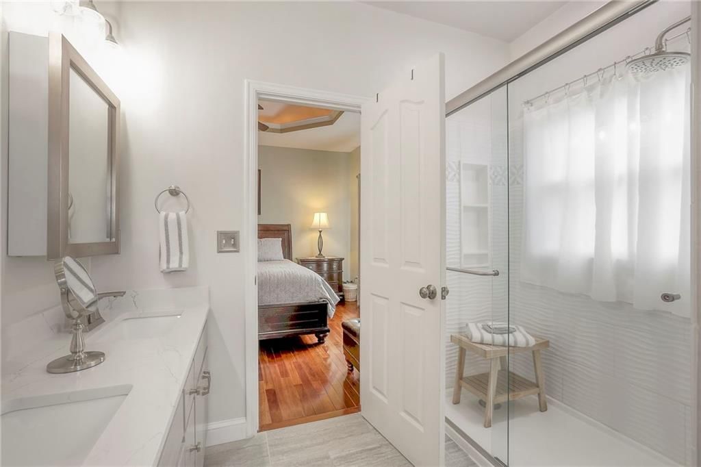 Photo 17 of 38 - 7919 NE 109th Court, Kansas City, MO 64157