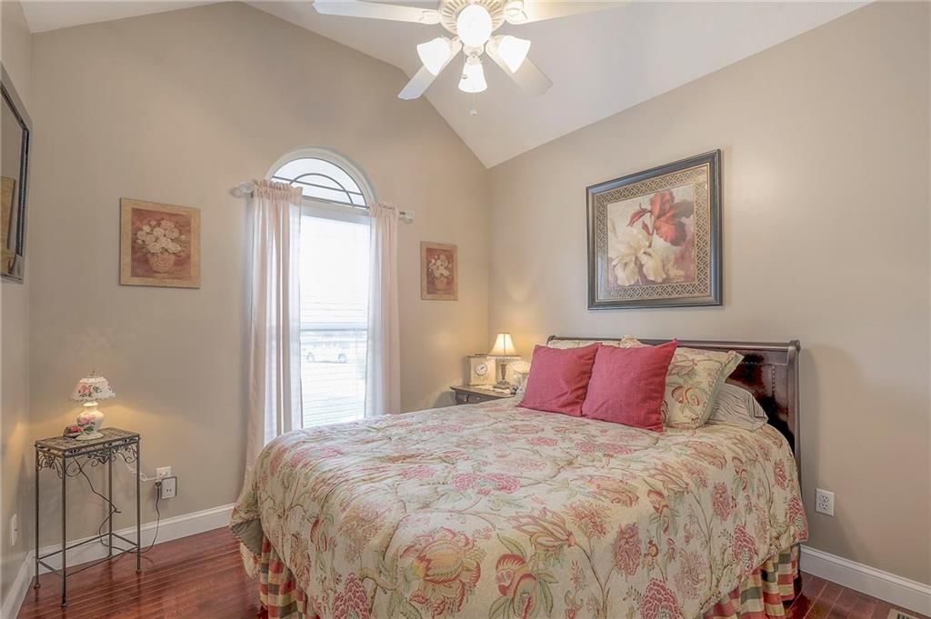 Photo 19 of 38 - 7919 NE 109th Court, Kansas City, MO 64157