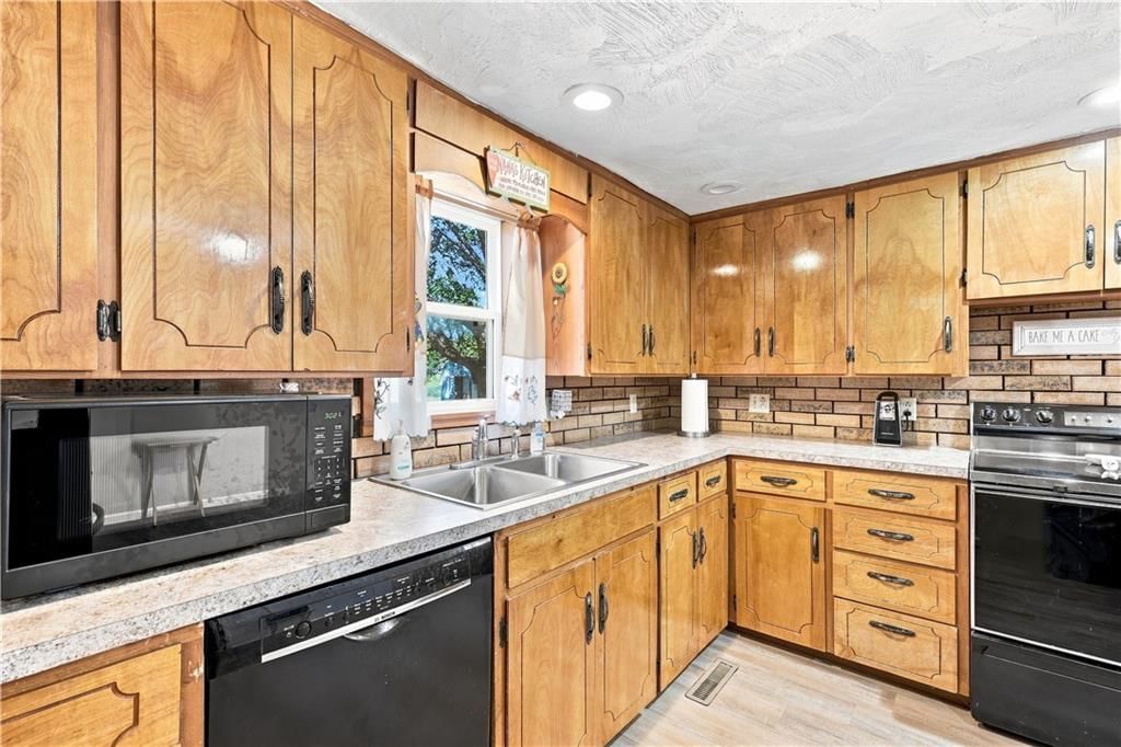 1419 S Margrave Street — photo 8