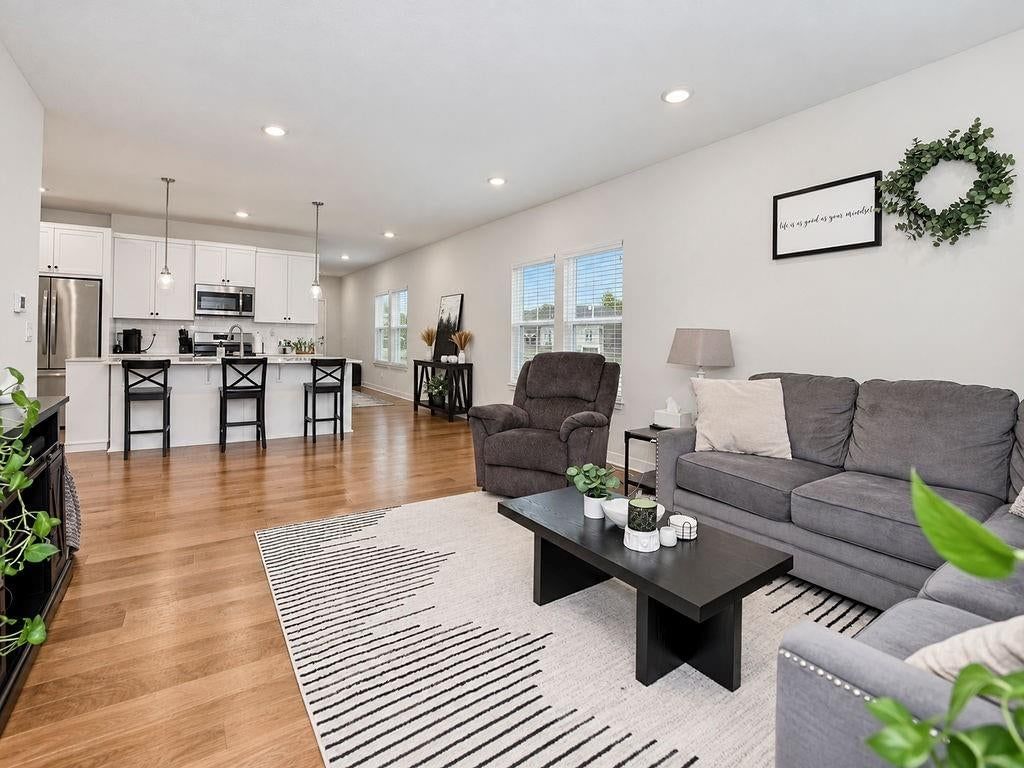 511 Hampstead Drive — photo 3