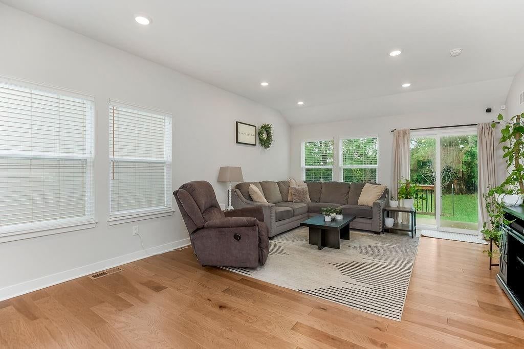 511 Hampstead Drive — photo 4
