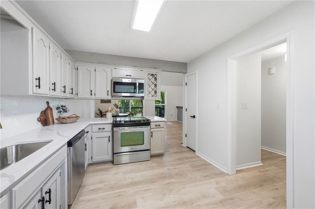 1809 NE Gatewood Drive — photo 11