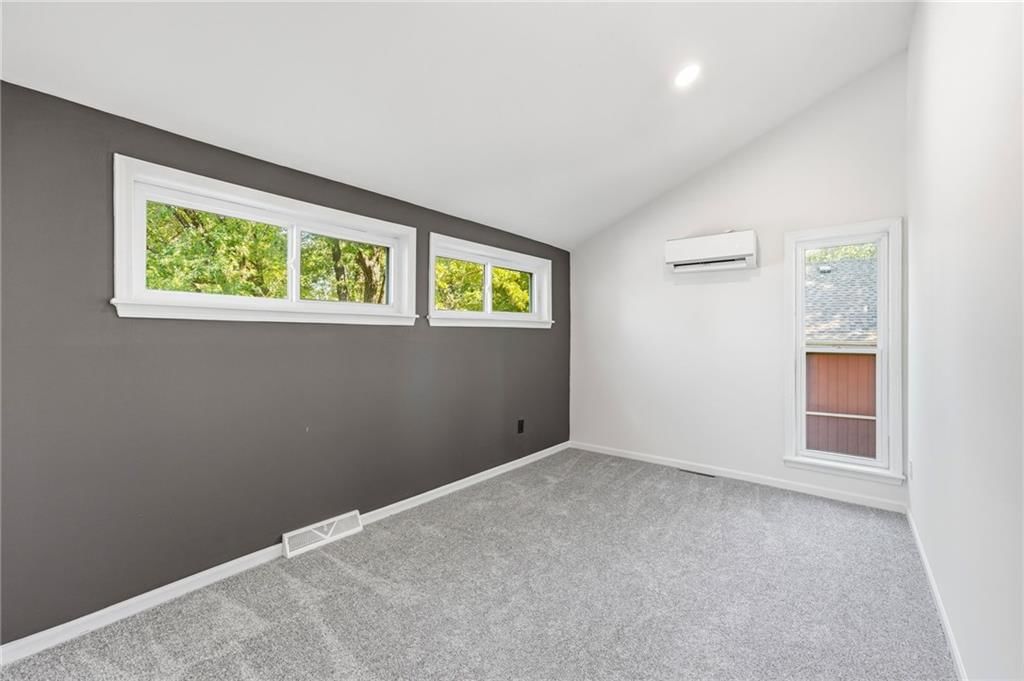 1809 NE Gatewood Drive — photo 32