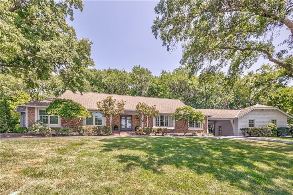 9853 Rosewood Drive, Overland Park, KS