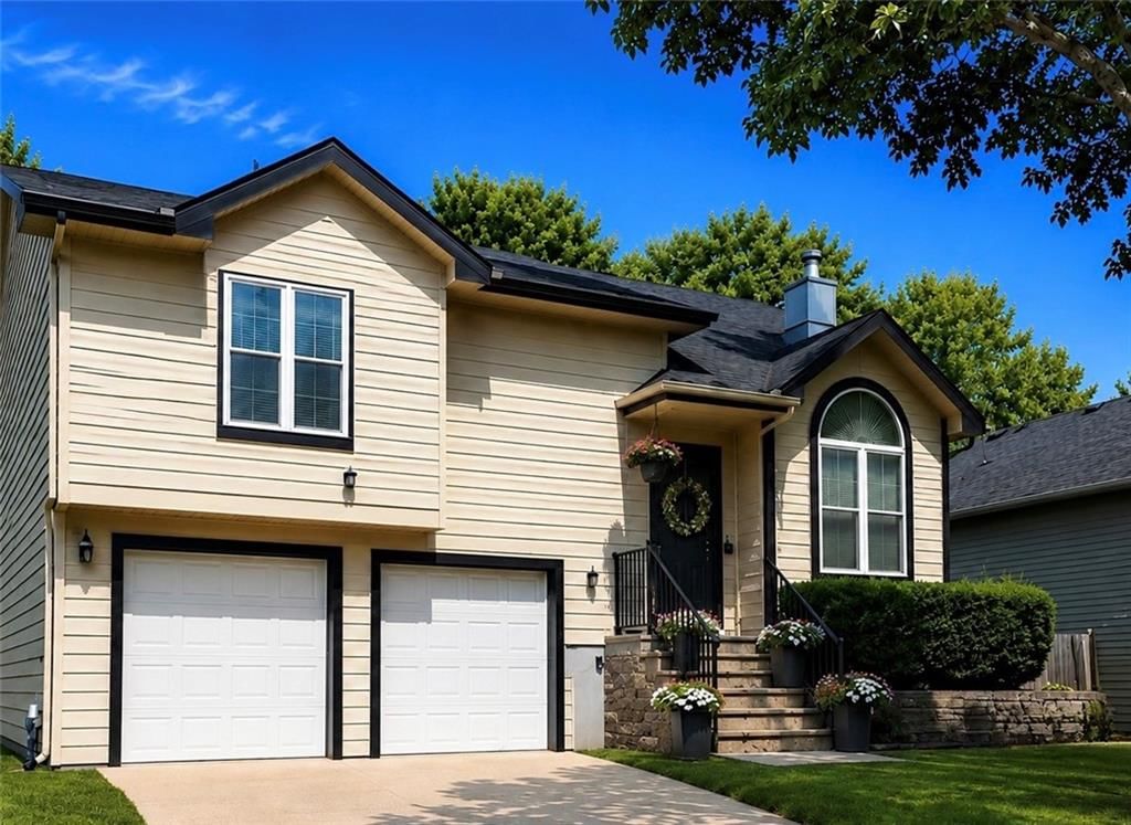 122 Oakbrook Court, Lansing, KS