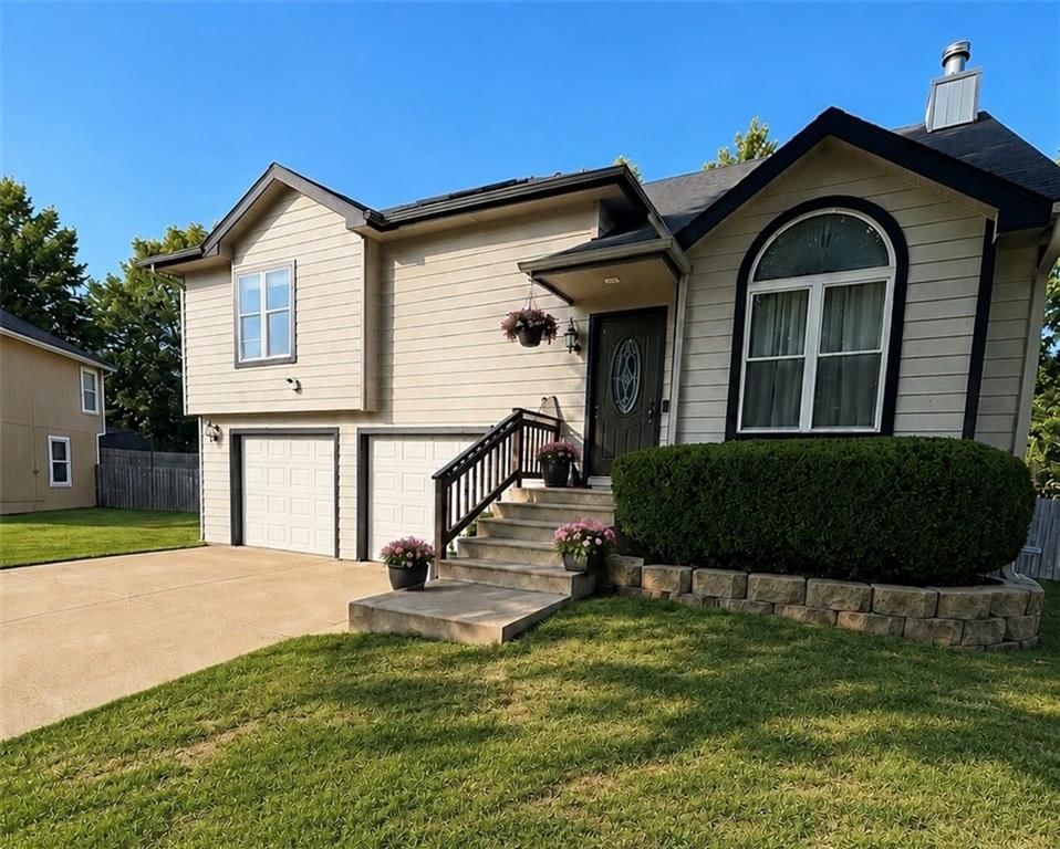122 Oakbrook Court, Lansing, KS: listing photo 3