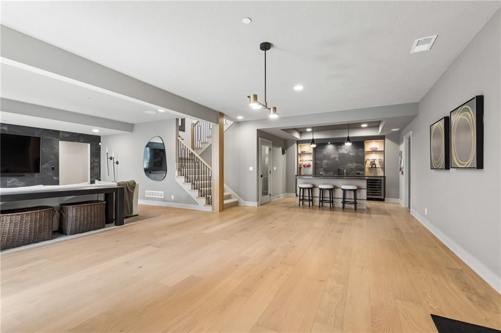 Photo 31 of 44 - 13704 Pembroke Lane, Leawood, KS 66224