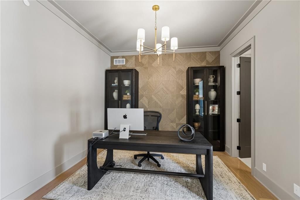 Photo 4 of 44 - 13704 Pembroke Lane, Leawood, KS 66224