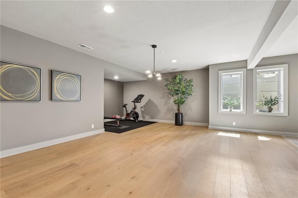 Photo 35 of 44 - 13704 Pembroke Lane, Leawood, KS 66224